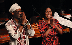 Foto von links Marialy Pacheco und Omar Sosa