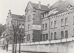 Foto der Badischen Tabakmanufaktur Roth-Händle von circa 1930