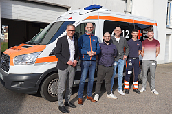 Von links: Oberbürgermeister Markus Ibert, Andreas Scheibel (Geschäftsführer DRK-Rettungsdienst Ortenau), Christian Ibig (Rettungsdienstleiter), Hubert Costa (Leiter Rettungswache Lahr) sowie Moritz Ibert und Dominik Kern (beide Rettungssanitäter)