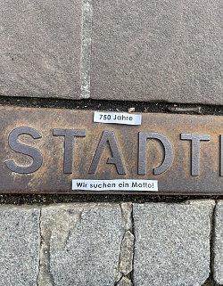 Schriftzug 750. Jahre statt, wir suchen ein Motto