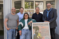 Auf dem Foto sind von links zu sehen Thomas Hug, Robin Derdau, Gamze Boydak, Bernd Krieg und Erster Bürgermeister Guido Schöneboom