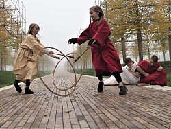Kinder bei Römerspielen