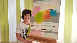 Gabriele Melder mit einem ihrer Werke