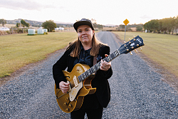 Minnie Marksmit Gitarre
