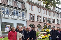 Gruppenfoto mit der Doler Delegation am Schlossplatz in Lahr.