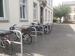 Die neuen Fahrradständer an der Eichrodtschule bereits in Betrieb, angeschafft 2020 über den Lahrer Stadtgulden