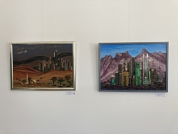 Bild einer Künstlerin der Ausstellung Kunst im OB-Büro.