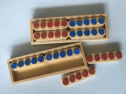 Holzboxen zum Addieren und Subtrahieren aus dem Mathematik-Materalien, angeschafft 2020 über den Lahrer Stadtgulden