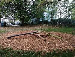 Der Pausen(t)raum auf dem Grünbereich des Schulhofs der Friedrichschule, 2022 über den Lahrer Stadtgulden realisiert