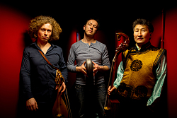 Gruppenbild mit den drei Bandmitgliedern