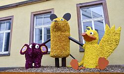 Blütenwagen mit Maus, Elefant und Ente aus der 