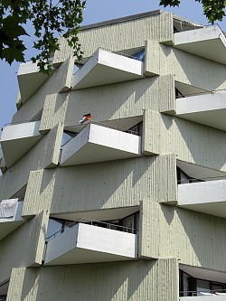 Das Bild zeigt ein Rundhochhaus am Kanadaring.