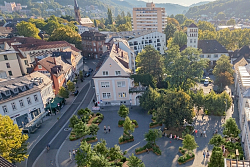 Luftbild vom Rathausplatz mir Begrünung