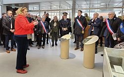 Foto vom Besuch der Ausstellung zur Befreiung Ersteins und den Widerstandskämpferinnen Laure Diebold und Marie Hackin