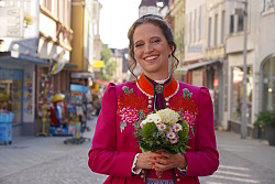 Chrysanthemenkönigin Birgit I. in der Lahrer Marktstraße