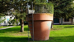 Skulptur Gartentopf von Ecke  