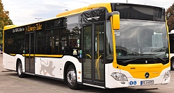 Das Bild zeigt einen Bus der SWEG im Design des Landes Baden-Württemberg.