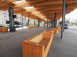 Der umgebaute Zentrale Omnibusbusbahnhof in Lahr ist modern, barrierefrei und gut gestaltet.