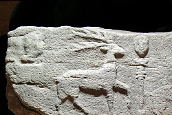 Brigach-Quellstein mit einem Hirsch- und Hasenmotiv