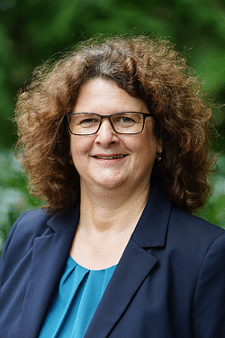 Portraitbild der Leiterin der VHS Lahr, Carmen Wenkert