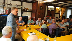 Oberbürgermeister Markus Ibert beim Stadtteiltag 2022 in Reichenbach