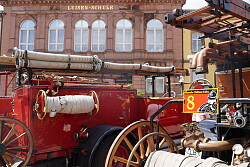 Feuerwehr Oldtimer von der Seite 