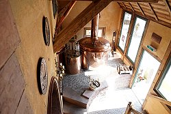 Blick auf die großen Kupferkessel im Brauhaus bei der Dammenmühle.