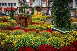 Der Europa-Park präsentiert „sagenhafte 50 Jahre“.