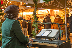 Weihnachtliche Musik im Pavillion am Schloßplatz Advent in Lahr/Schwarzwald