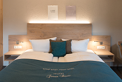 Doppelbett im Zimmer der Unterkunft Fegers Grüner Baum in Lahr