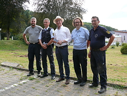 Gruppenbild von OB mit Feuerwehr, Polizei und Kampfmittelbeseitungsdienst 