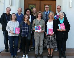 Zu sehen ist ein Gruppenbild der Veranstalter der Lahrer Literaturtage 