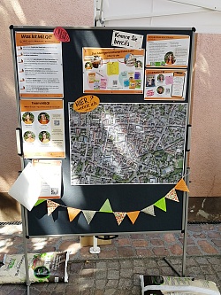 Stellwand am Tag der Nachbarschaft mit Informationen zum Projekt MiLQI.