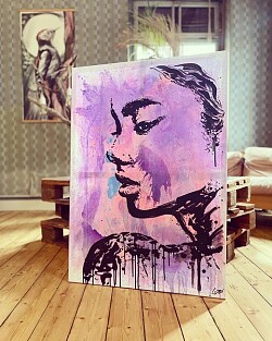 Ein Werk des Künstlers Jan Gines Alvarez: Gemälde mit Silhouette eines Frauengesichtes von der Seite gemalt.