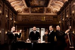 Gruppenbild mit Instrument