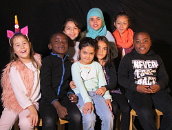Gruppenbild der Teilnehmer des Kinderschauspielkurses des Don Bosco Zentrums. 