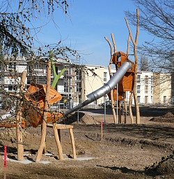 Bei einer Baustellenführung über den Kleinfeldpark zeigten die Verantwortlichen der Stadt Lahr den künftigen Spielplatz, der sich zurzeit im Bau befindet. 
