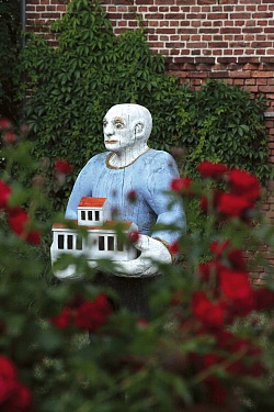 Das Foto zeigt ein Kunstwerk von Lothar Seruset