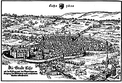 Das Bild zeigt einen alten Schwarz-Weiß-Stich der Stadt Lahr um 1620. Zu erkennen sind links die Tiefburg und die Stadtmauer, die Burg und Häuser umschließt.