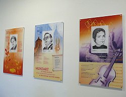 Aus der Serie &#34;Lahrer Gesichter&#34; sind hier die Collagen mit den Portraits von Lahrer Gesichter, Ludwig Frank, Philipp Brucker und Tabea Zimmermann zu sehen, an der Wand vor dem Sitzungssaal des Lahrer Gemeinderats im Rathaus zwei, ehemalige Luisenschule.