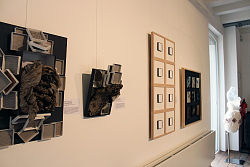 Sonderausstellung 20 Jahre L’ART POUR LAHR „Lahrer Schächtele – Kunst mit Produkten der Firma Leser“