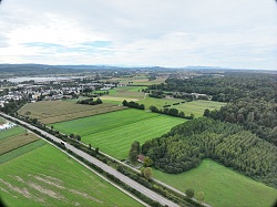 Straße und Grünflächen an der Lahrer Stadteinfahrt aus Richtung Autobahn