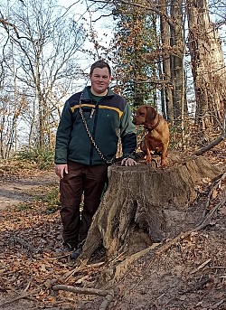 Matthias Neumaier mit seinem Hund