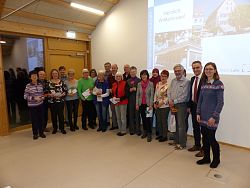 Charlotte Wolf (erste von rechts) und Edwin Fischer (zweiter von links) vom Mehrgenerationenhaus Lahr begrüßten und ehrten beim Dankesessen im bürgerzentrum im Bürgerpark im Beisein von Oberbürgermeister Markus Ibert die neuen und langjährig Engagierten.