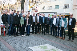 Die Stadt Lahr gehört zu dem Mobilitätsnetzwerk Ortenau. Hier haben sich alle Teilnehmer zu einem Gruppenbild gruppiert. 