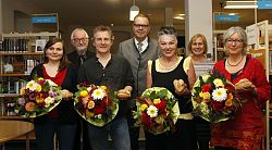 Das Bild zeigt die Preisträger des Mundartpreises 