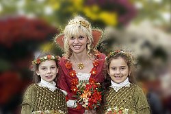 Chrysanthemenkönigin 2010, Natalie I. mit zwei Blumenmädchen