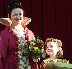 Chrysanthemenkönigin 2008, Nellie I. mit Blumenkind