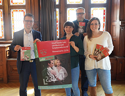 Das Lahrer Abo-Programm für die Spielzeit 2023/2024 haben die stellvertretende Kulturamtsleiterin Valerie Silberer und Erster Bürgermeister Guido Schöneboom gemeinsam mit Peter Rottenecker von der Volksbank Lahr am Donnerstag, 27. April 2023, im Alten Rathaus vorgestellt. 