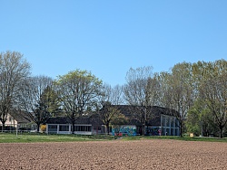 Schutterlindenberghalle Hugsweier Weitansicht
Sporthalle mit Fussballbolzplatz
Bolzplatz